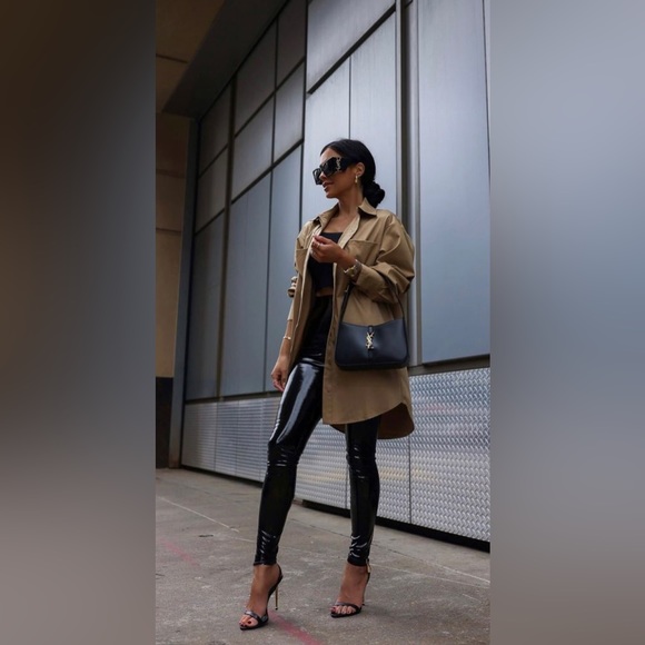 Commando Faux Leather Patent Leggings in High Shine 🍸 - Picture 5 of 8